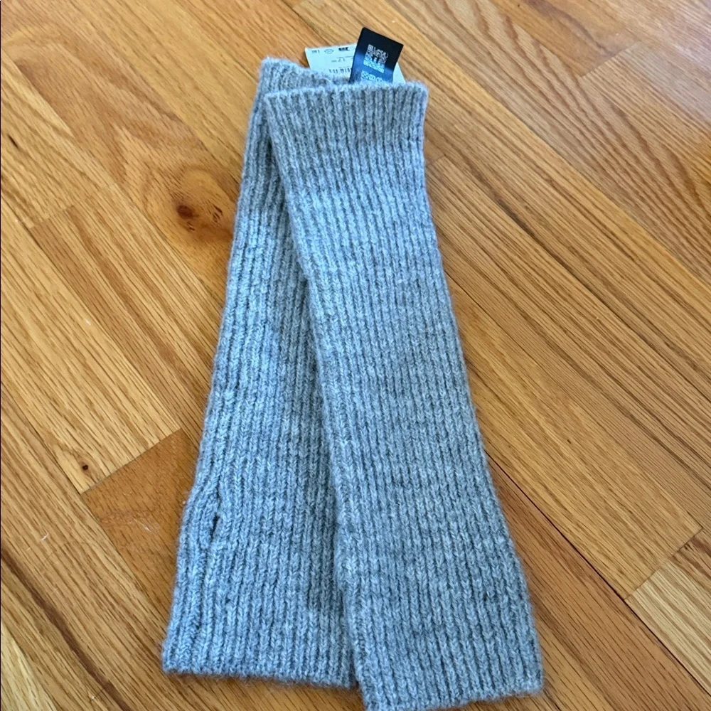 FINGERLESS RIBBED KNIT GLOVES